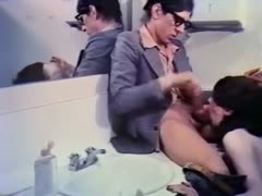 At the office, a sexy and perverse secretary had nice oral sex.